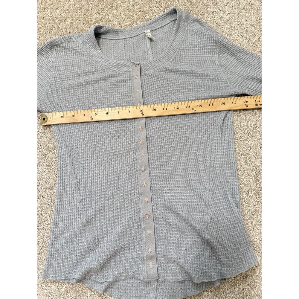 Free People Going Places Gray Button Down Thermal LS Shirt Size LARGE - Picture 8 of 10